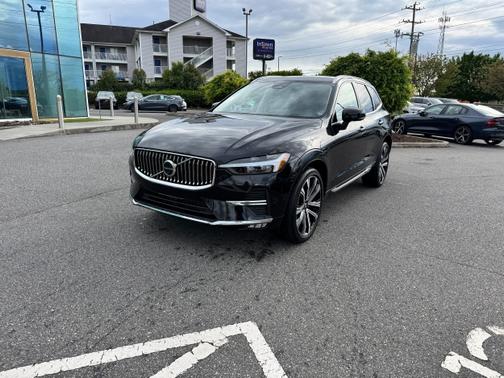 2023 Volvo XC60 B5 FWD Ultimate Bright