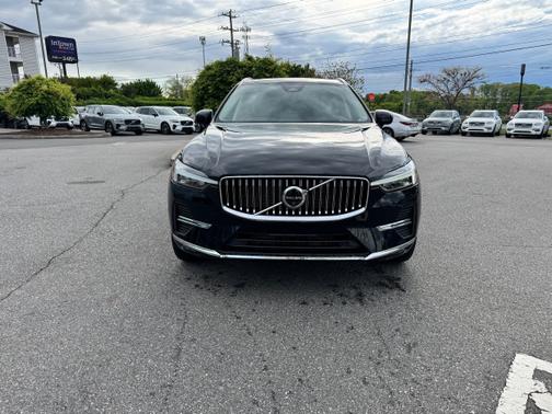 2023 Volvo XC60 B5 FWD Ultimate Bright