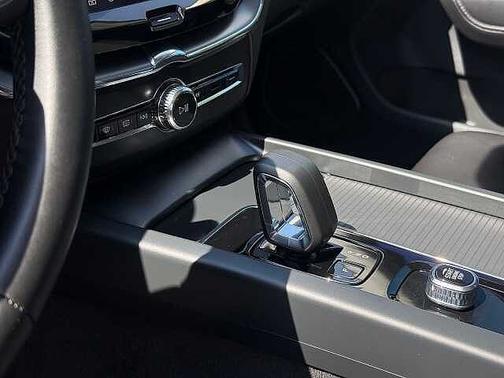 Onyx Black 2024 Volvo XC60 Core
