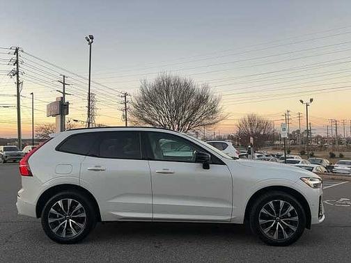 2024 Volvo XC60 Plus