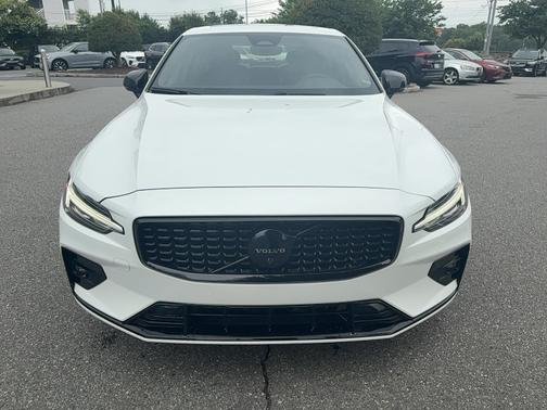 2023 Volvo S60 B5 FWD Plus Black