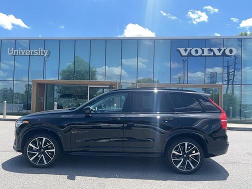 2023 Volvo XC90 Recharge Plug-In Hybrid Plus Dark 7-Seater
