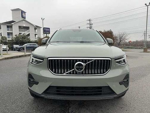 2024 Volvo XC40 Plus