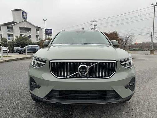 2024 Volvo XC40 Plus