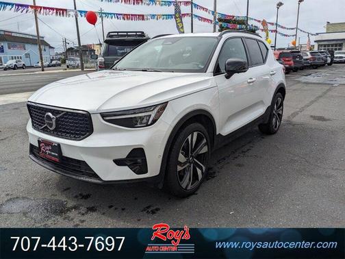 2025 Volvo XC40 B5 Plus Dark Theme
