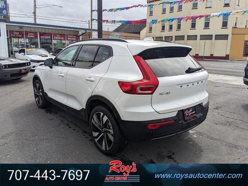 2025 Volvo XC40 B5 Plus Dark Theme