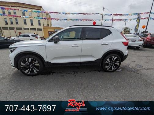 2025 Volvo XC40 B5 Plus Dark Theme