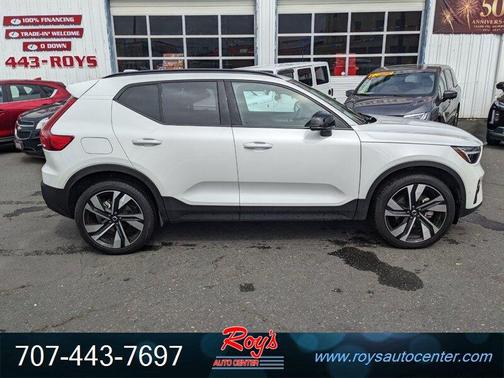 2025 Volvo XC40 B5 Plus Dark Theme