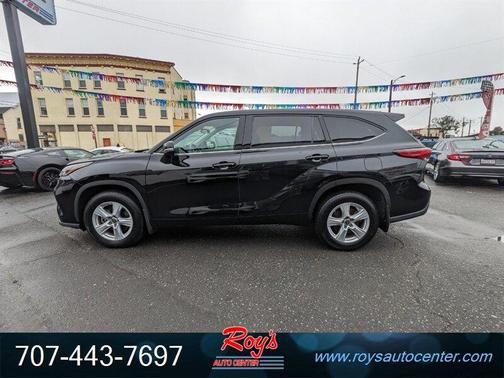 2022 Toyota Highlander LE