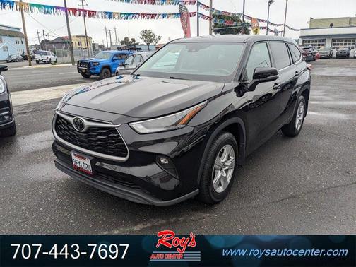 2022 Toyota Highlander LE