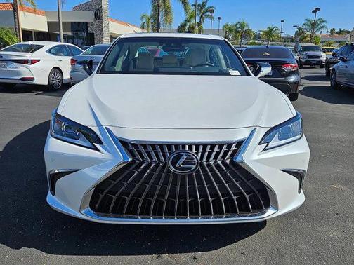 2025 Lexus ES 300h Base