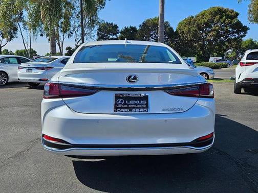 2025 Lexus ES 300h Base