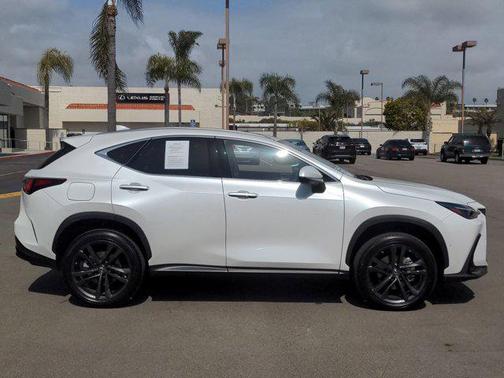 2022 Lexus NX 450h+ Luxury