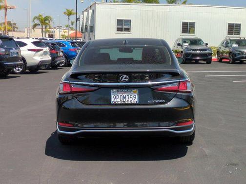 2025 Lexus ES 300h Base