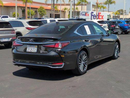 2025 Lexus ES 300h Base