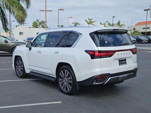 2025 Lexus LX 700h Luxury