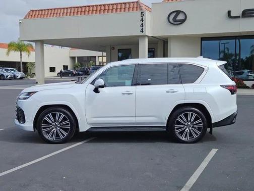 2025 Lexus LX 700h Luxury