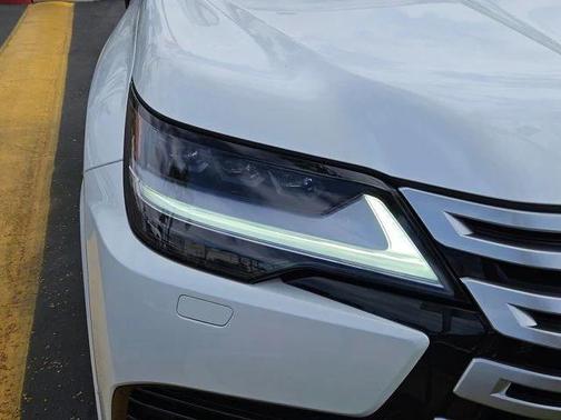 2025 Lexus LX 700h Luxury