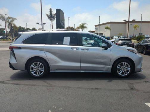 2022 Toyota Sienna XLE 7 Passenger