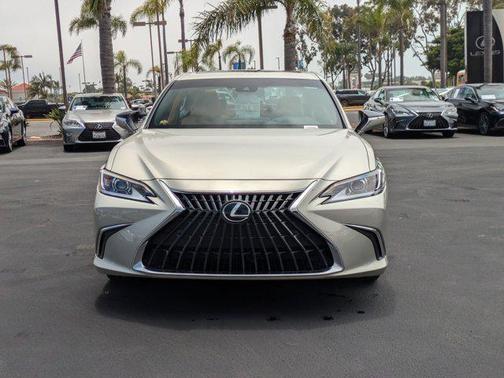 2025 Lexus ES 300h Base
