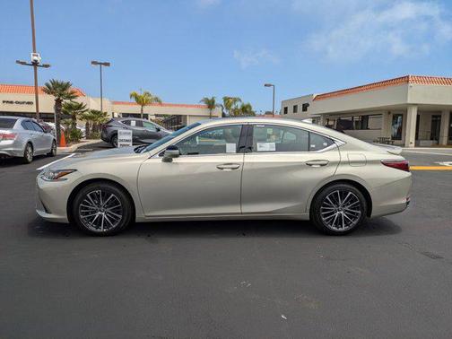 2025 Lexus ES 300h Base