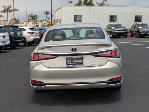 2025 Lexus ES 300h Base