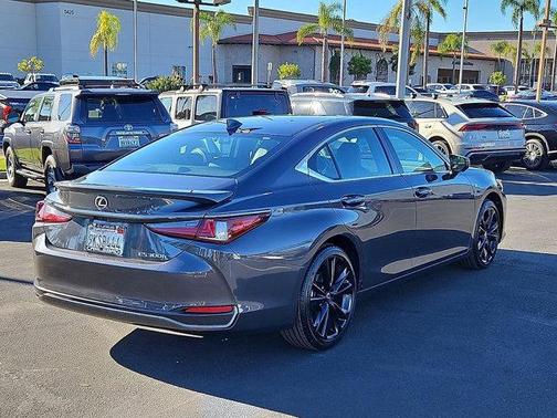 2024 Lexus ES 300h F SPORT Handling