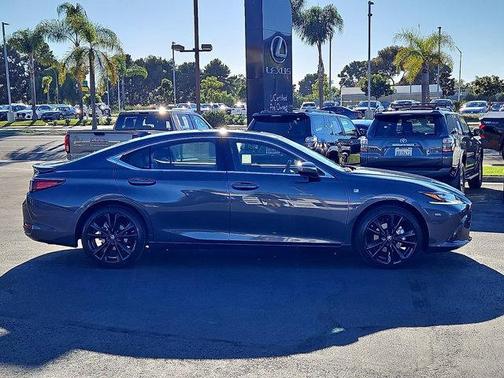 2024 Lexus ES 300h F SPORT Handling