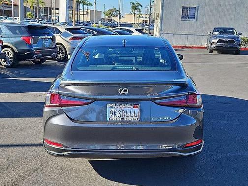 2024 Lexus ES 300h F SPORT Handling