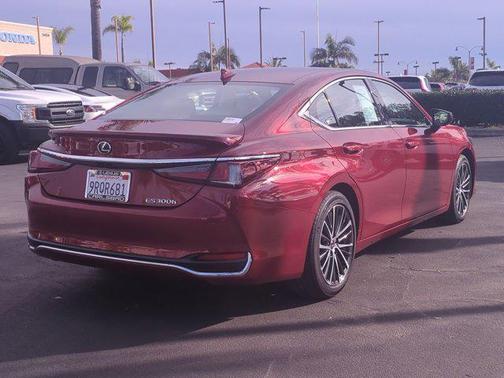 2025 Lexus ES 300h Base