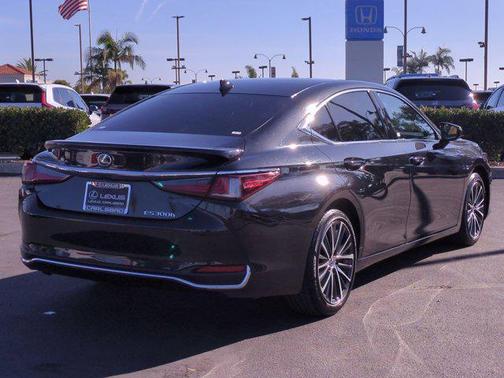 2024 Lexus ES 300h Base