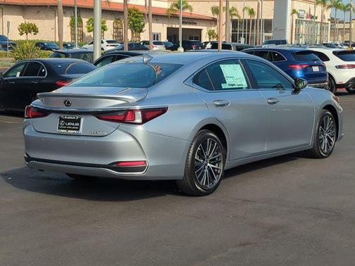2025 Lexus ES 300h Base