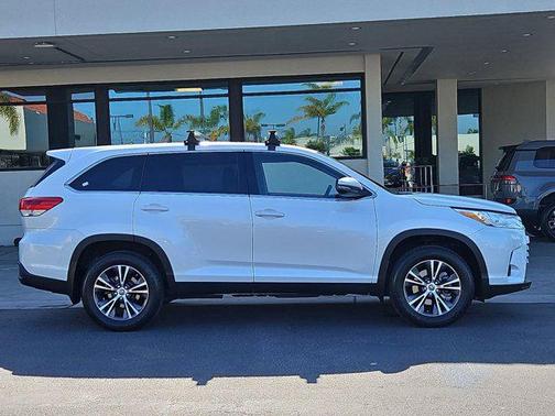 2019 Toyota Highlander LE I4