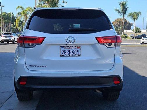 2019 Toyota Highlander LE I4