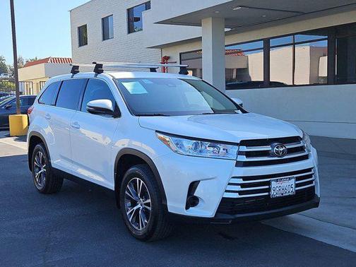 2019 Toyota Highlander LE I4