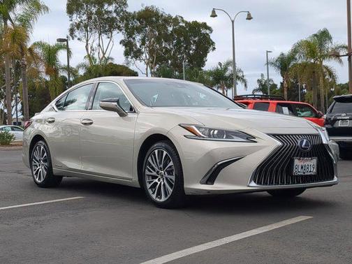 2019 Lexus ES 300h Base