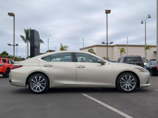 2019 Lexus ES 300h Base