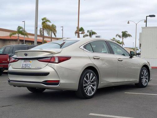 2019 Lexus ES 300h Base