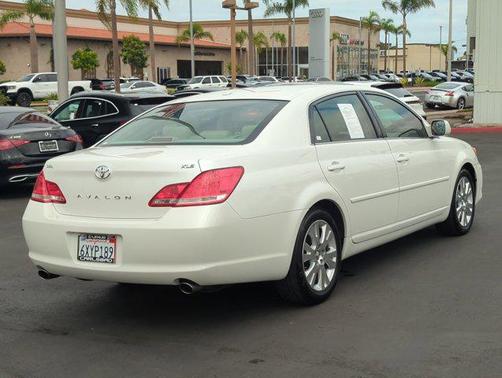 2010 Toyota Avalon XLS