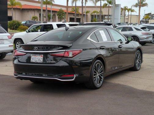 2023 Lexus ES 300h Base