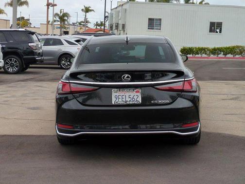 2023 Lexus ES 300h Base