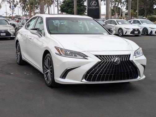 2025 Lexus ES 300h Base