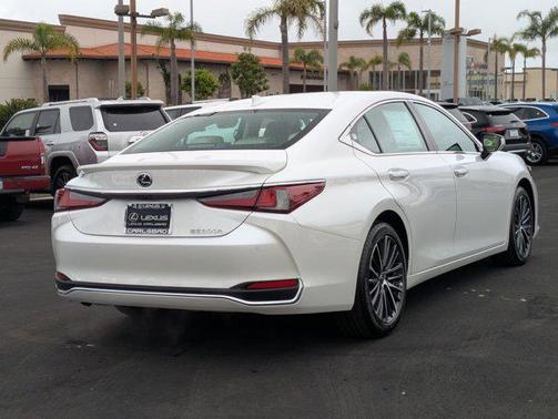 2025 Lexus ES 300h Base