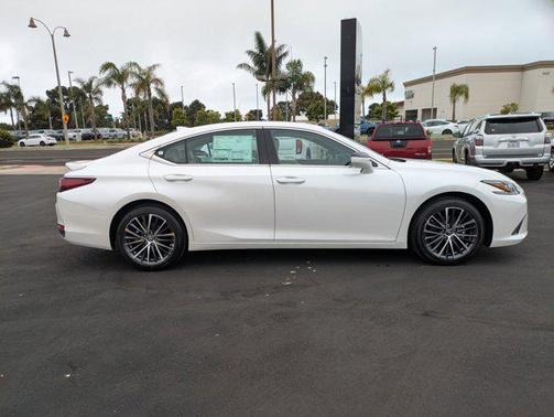 2025 Lexus ES 300h Base