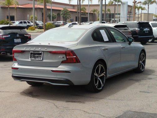 2024 Volvo S60 B5 Ultimate Dark Theme