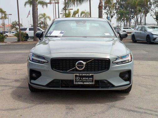 2024 Volvo S60 B5 Ultimate Dark Theme