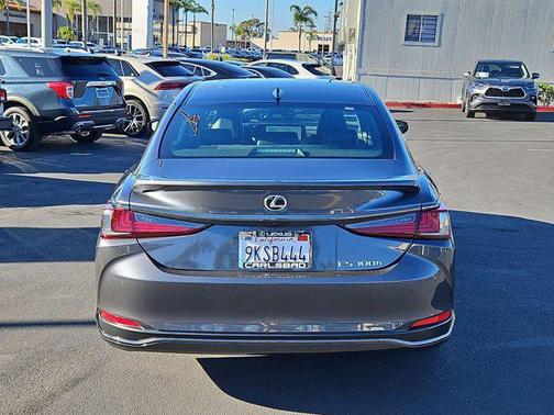 2024 Lexus ES 300h F SPORT Handling