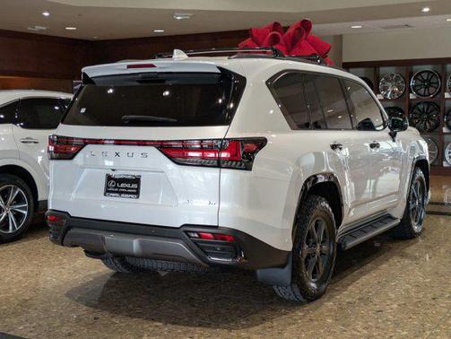 2025 Lexus LX 700h Overtrail