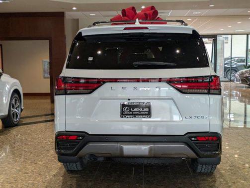 2025 Lexus LX 700h Overtrail