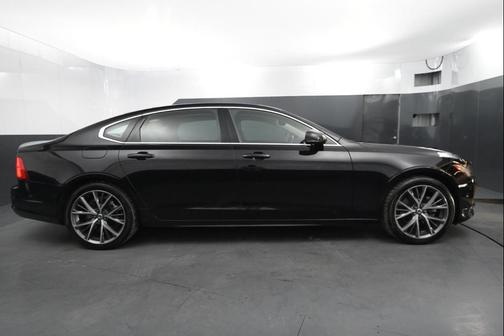 2019 Volvo S90 T5 Momentum